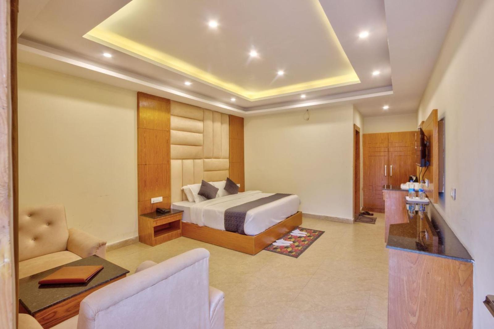Shivalaya Retreat - A River Side 3*