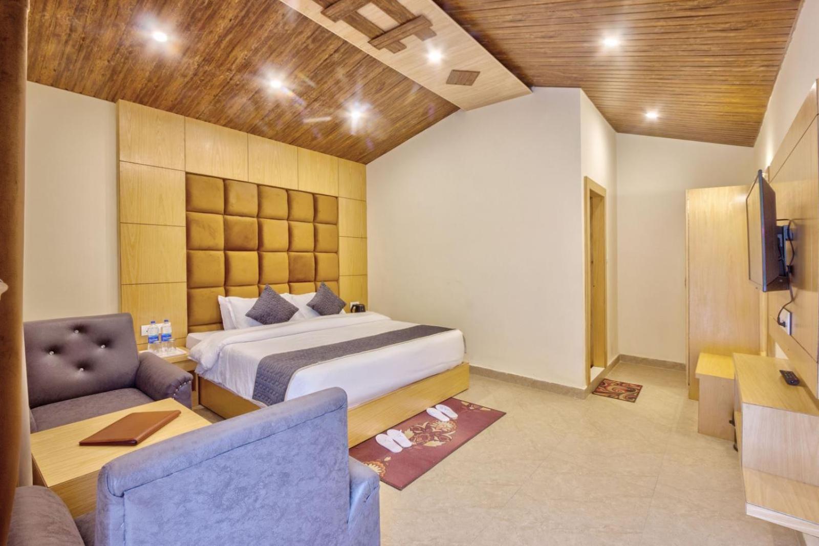 Hotel Shivalaya Retreat - A River Side